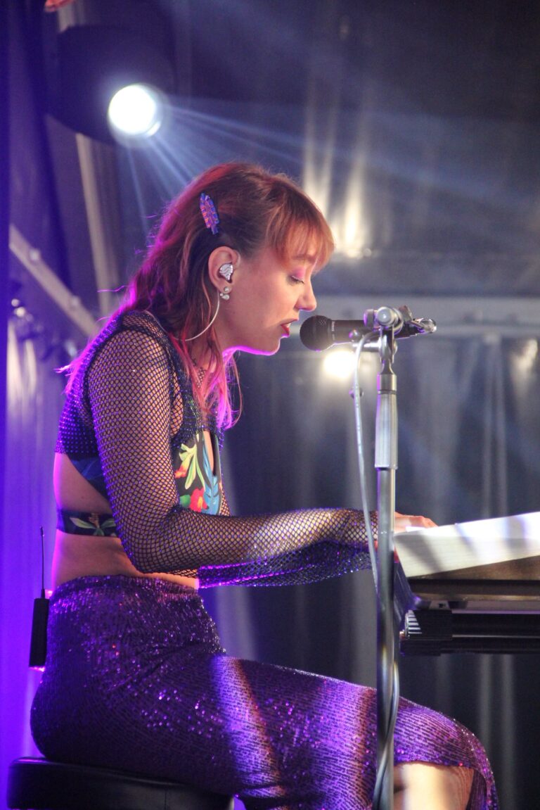 FLEX Music – Alix of Tomorrow explores electro-pop introspection with her new single ‘Alien’